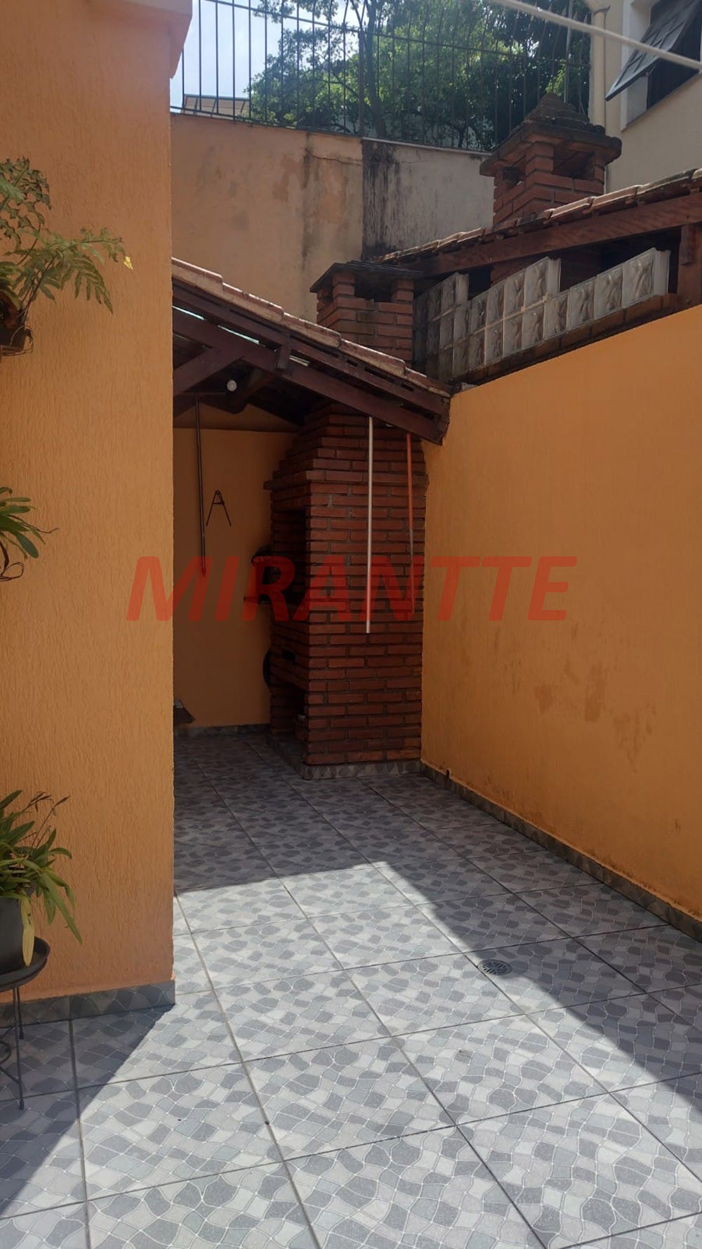 Sobrado de 183m² com 4 quartos em Água Fria