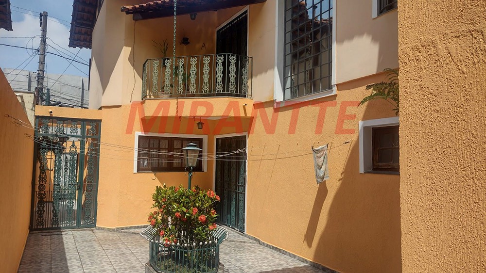 Sobrado de 183m² com 4 quartos em Água Fria
