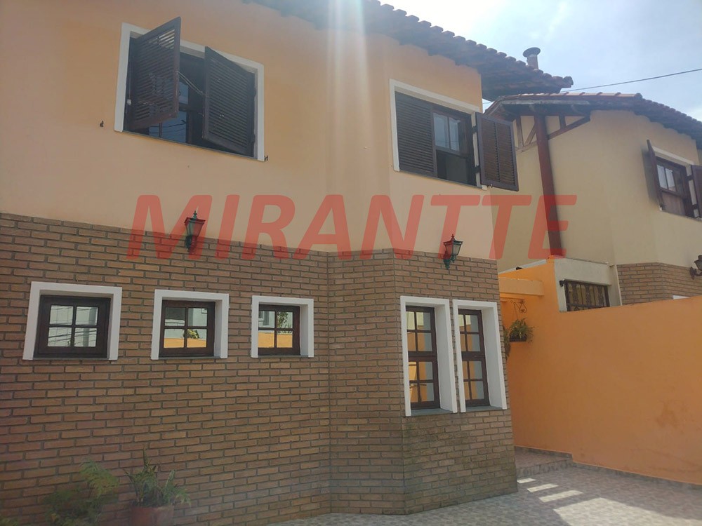 Sobrado de 183m² com 4 quartos em Água Fria