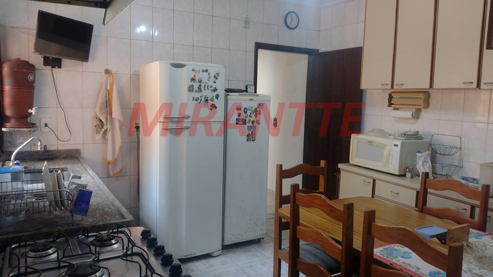 Sobrado de 183m² com 4 quartos em Água Fria