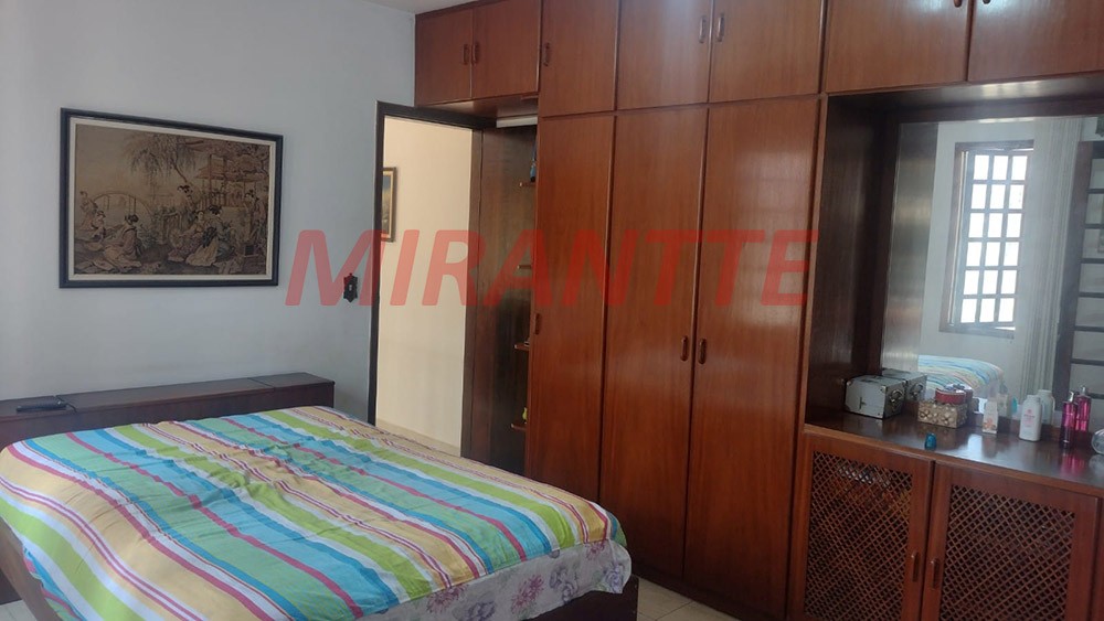 Sobrado de 183m² com 4 quartos em Água Fria