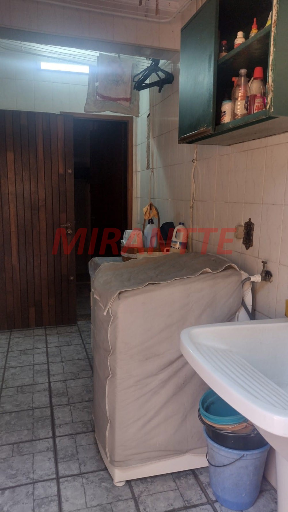 Sobrado de 183m² com 4 quartos em Água Fria