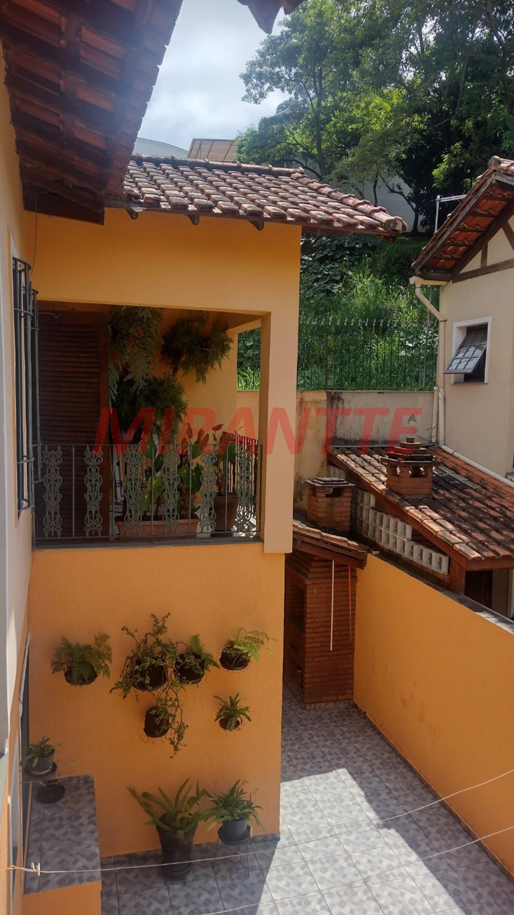 Sobrado de 183m² com 4 quartos em Água Fria