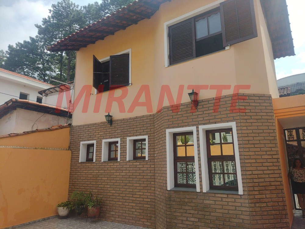 Sobrado de 183m² com 4 quartos em Água Fria
