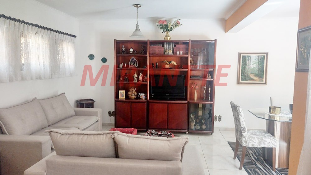 Sobrado de 183m² com 4 quartos em Água Fria