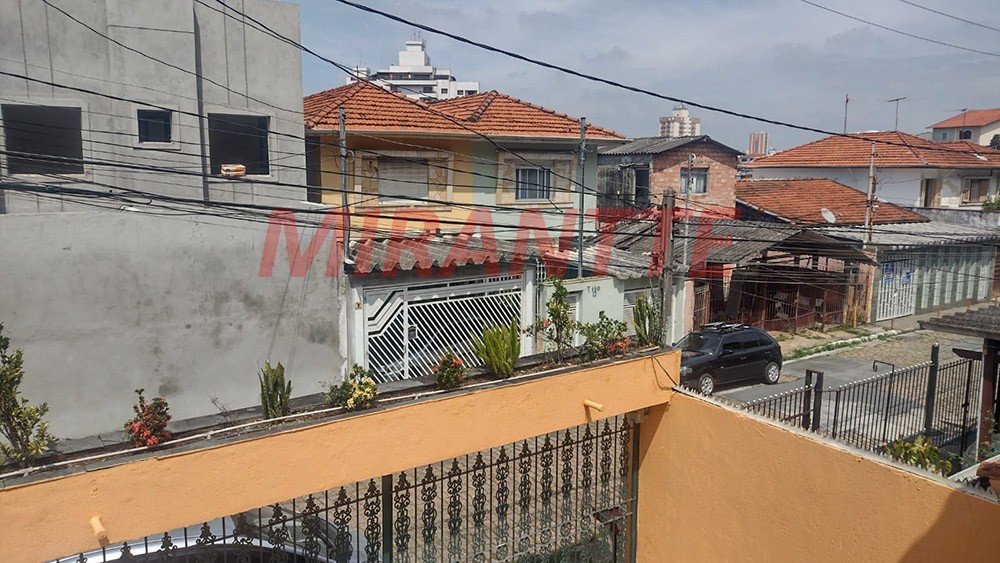 Sobrado de 183m² com 4 quartos em Água Fria