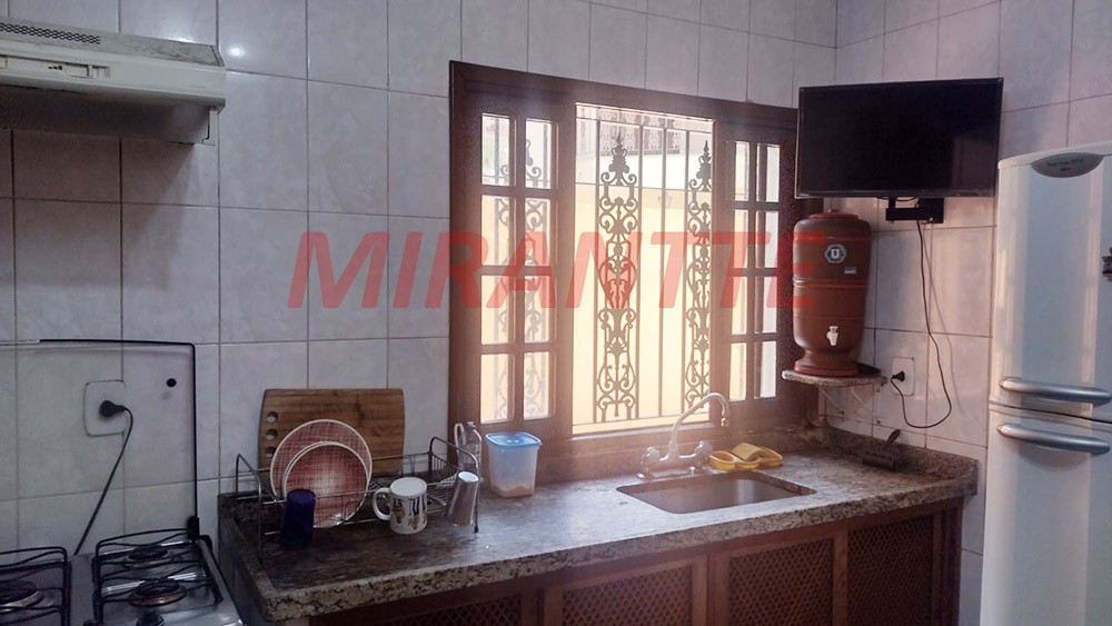 Sobrado de 183m² com 4 quartos em Água Fria
