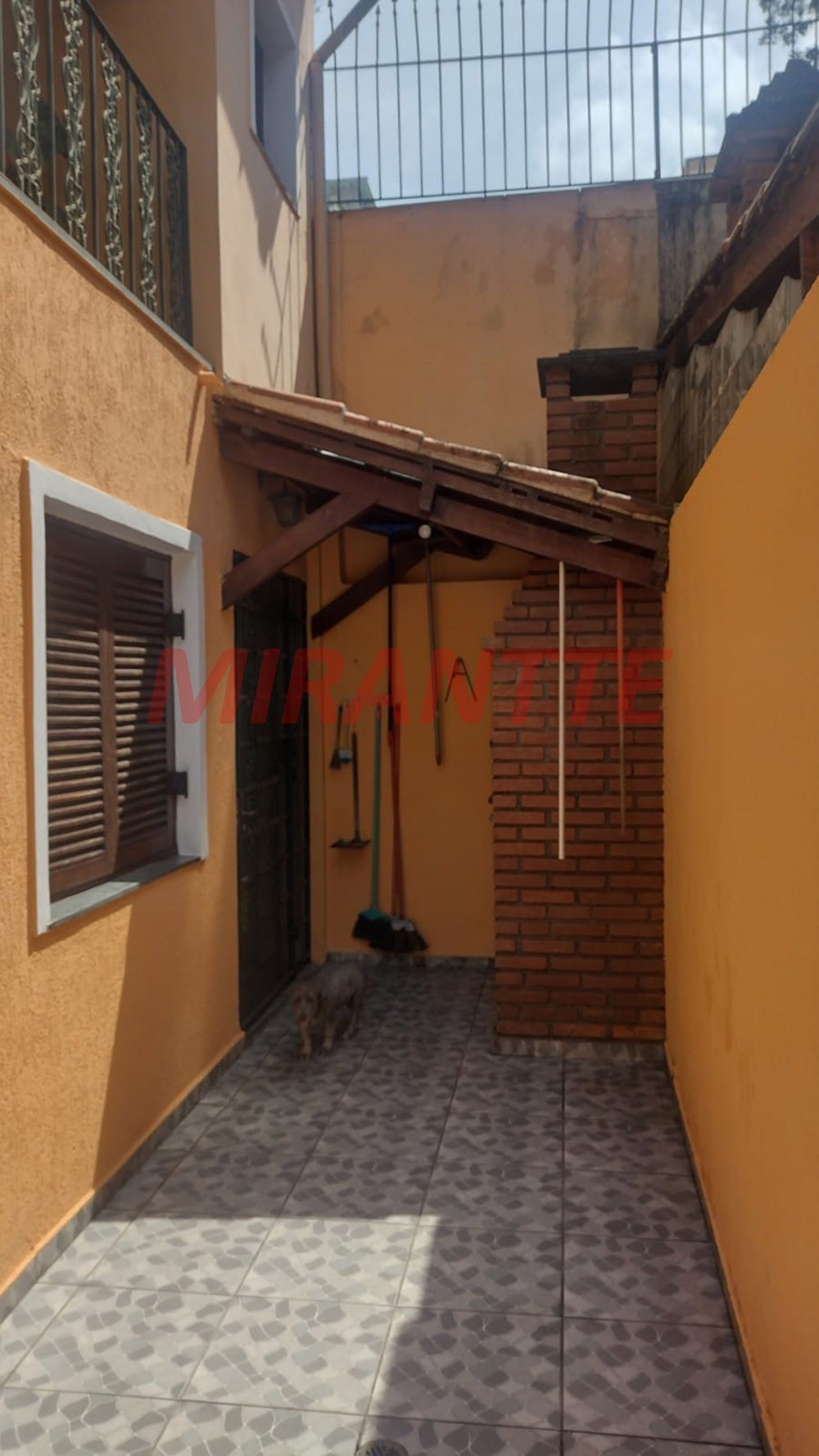 Sobrado de 183m² com 4 quartos em Água Fria