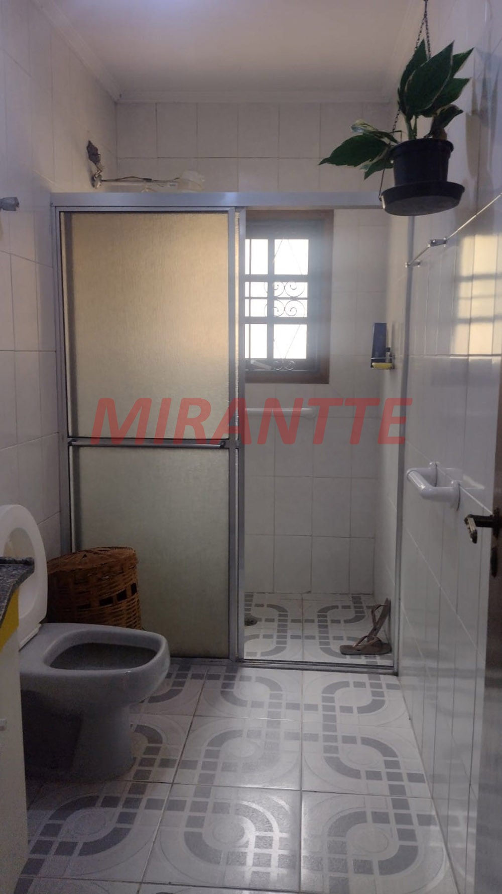 Sobrado de 183m² com 4 quartos em Água Fria