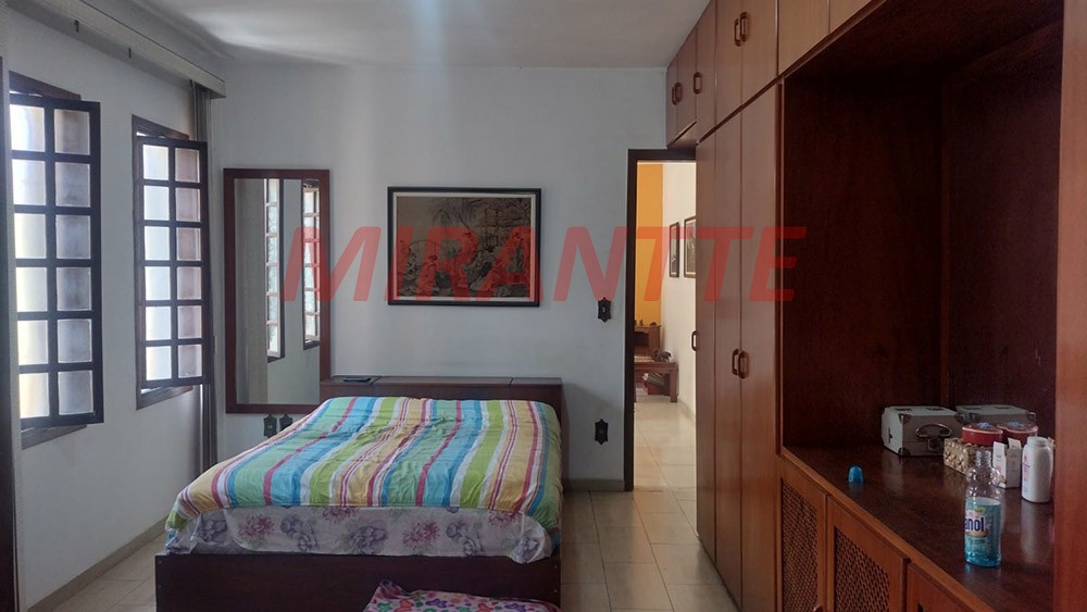 Sobrado de 183m² com 4 quartos em Água Fria