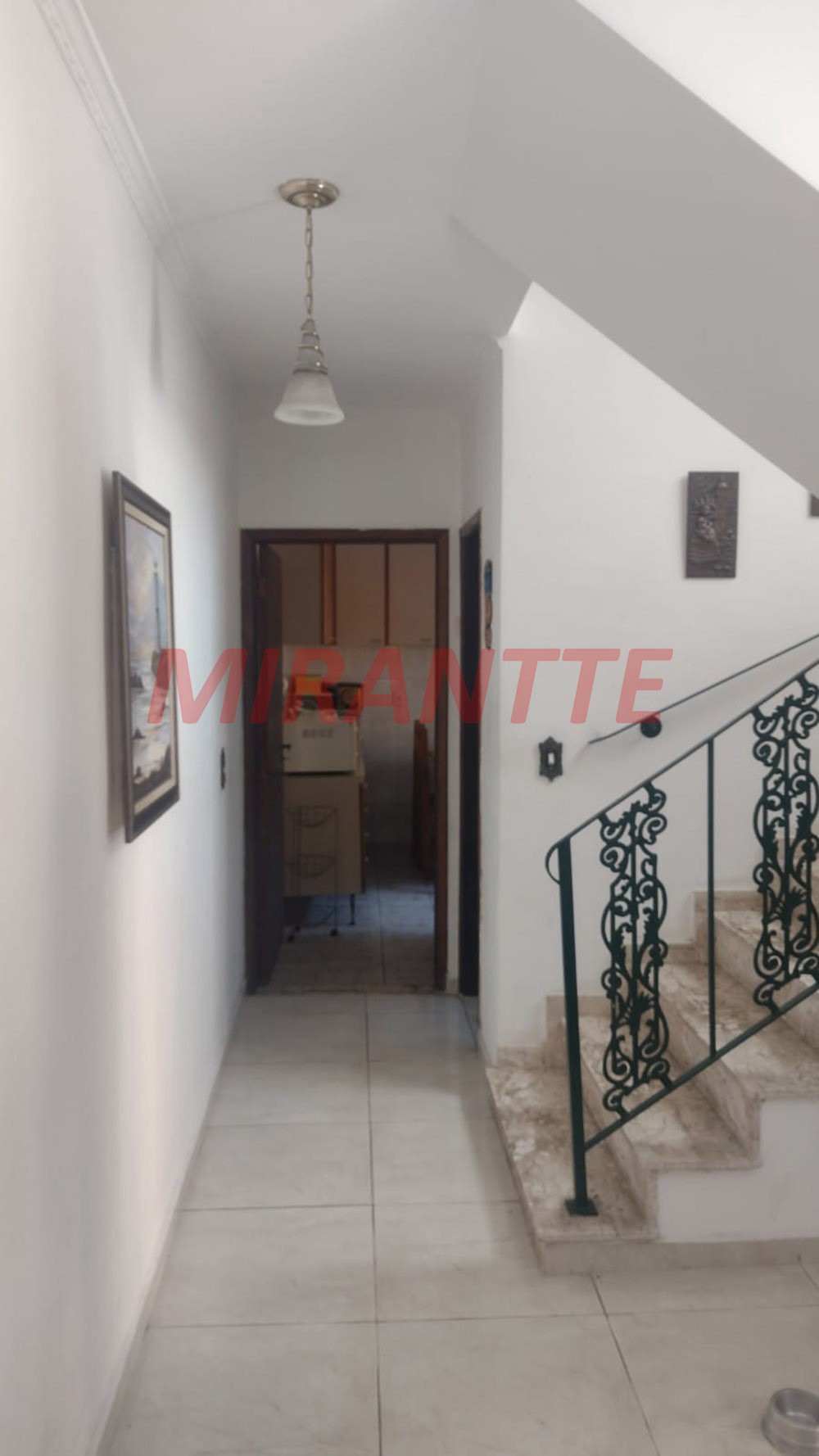 Sobrado de 183m² com 4 quartos em Água Fria