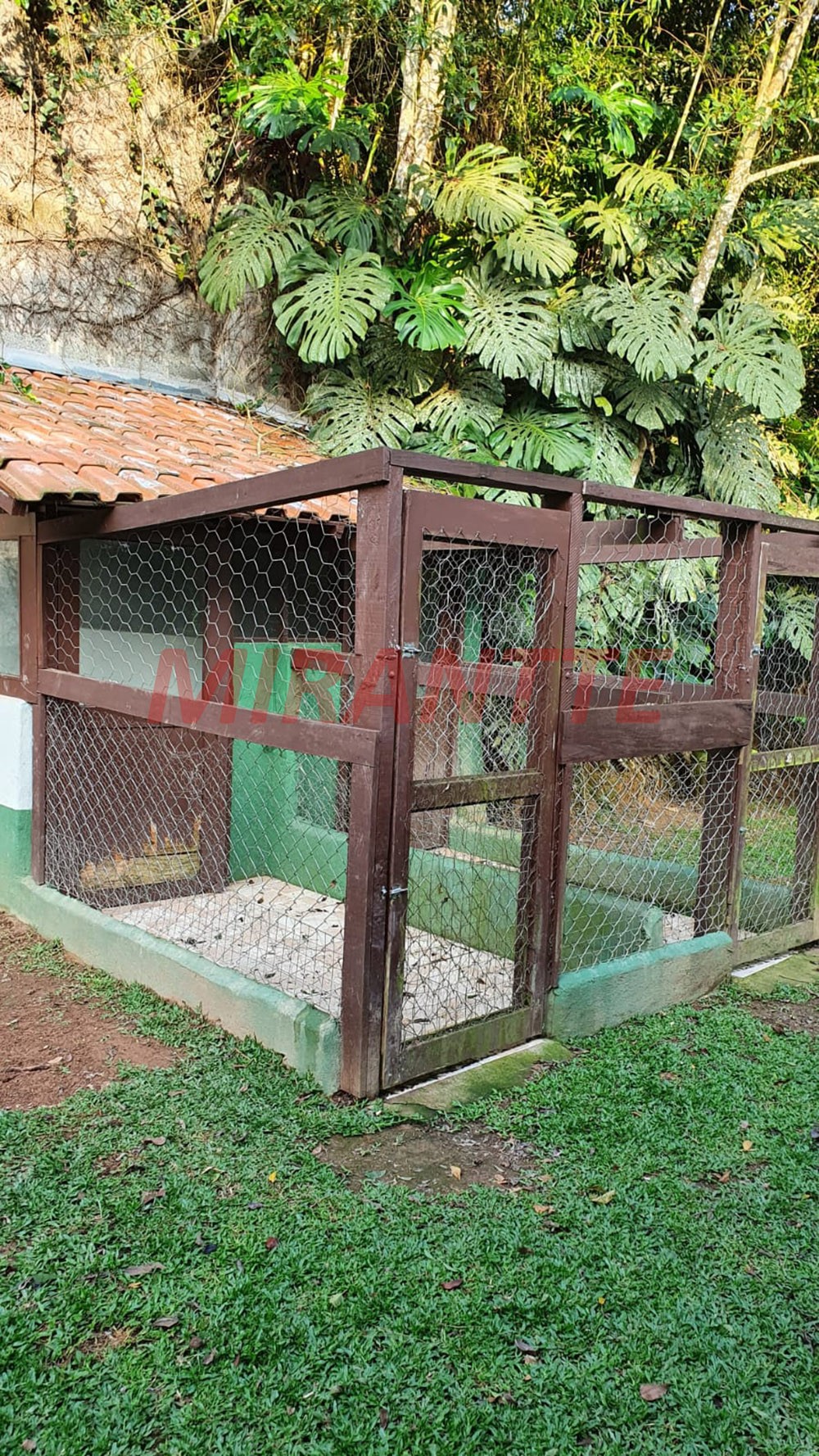 ChÁcara com 4 quartos em PARQUE PETROPOLIS