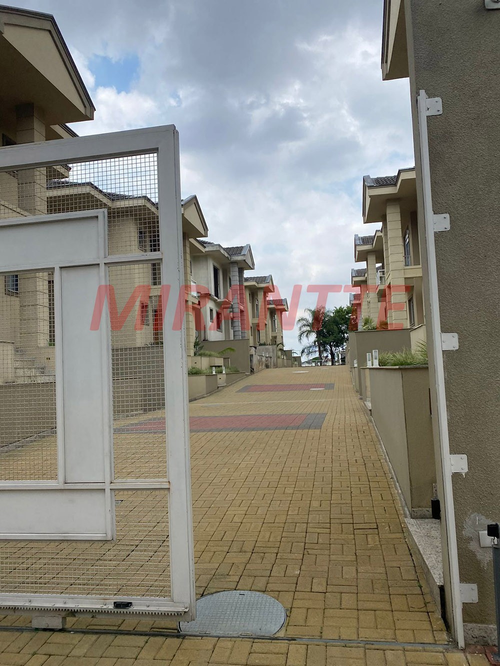 Cond. fechado de 435m² com 4 quartos em Palmas Do Tremembé