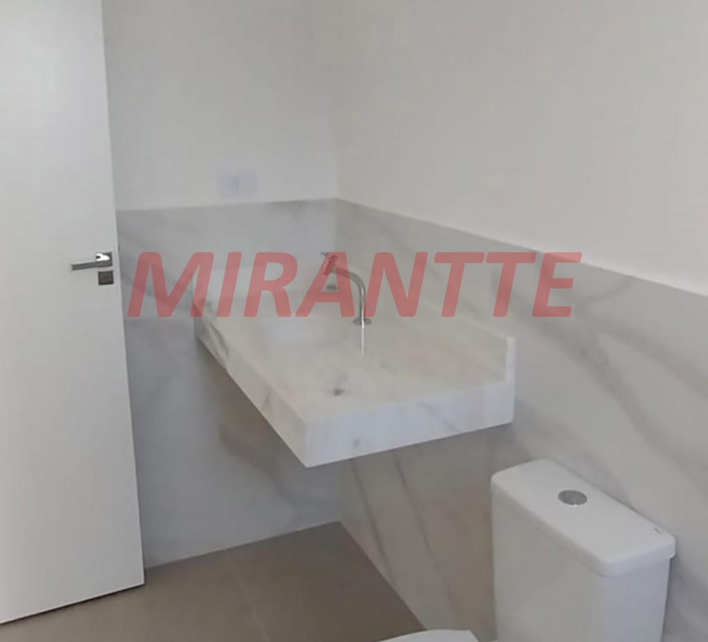Sobrado de 165m² com 3 quartos em Água Fria