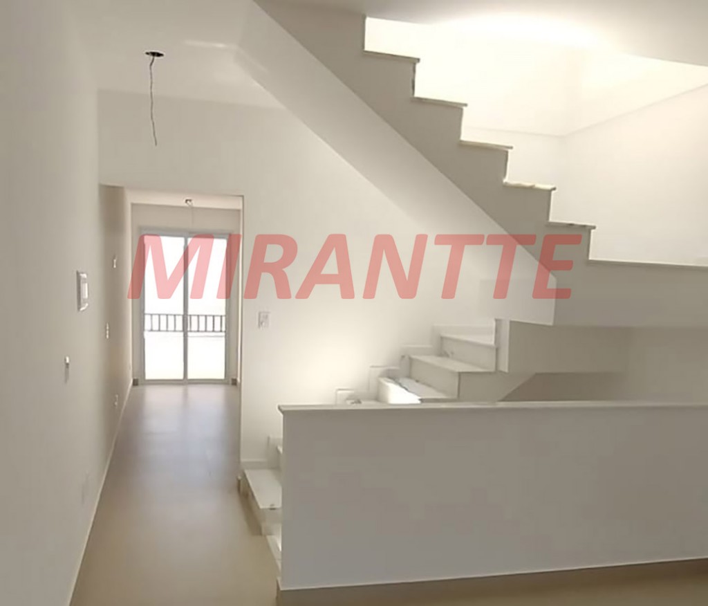 Sobrado de 165m² com 3 quartos em Água Fria
