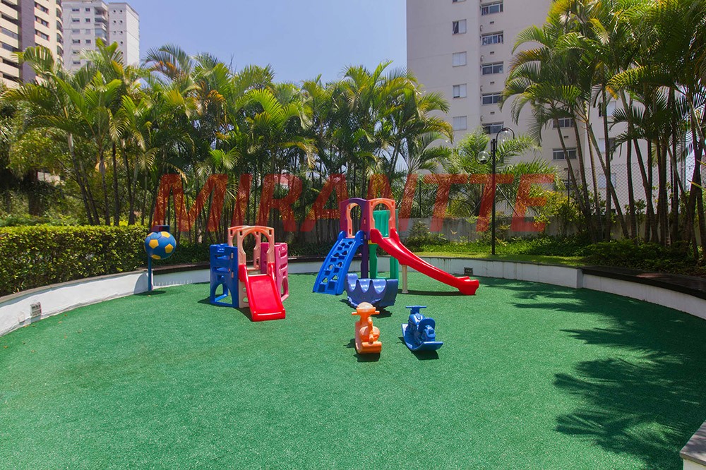 Apartamento de 176m² com 4 quartos em Morumbi
