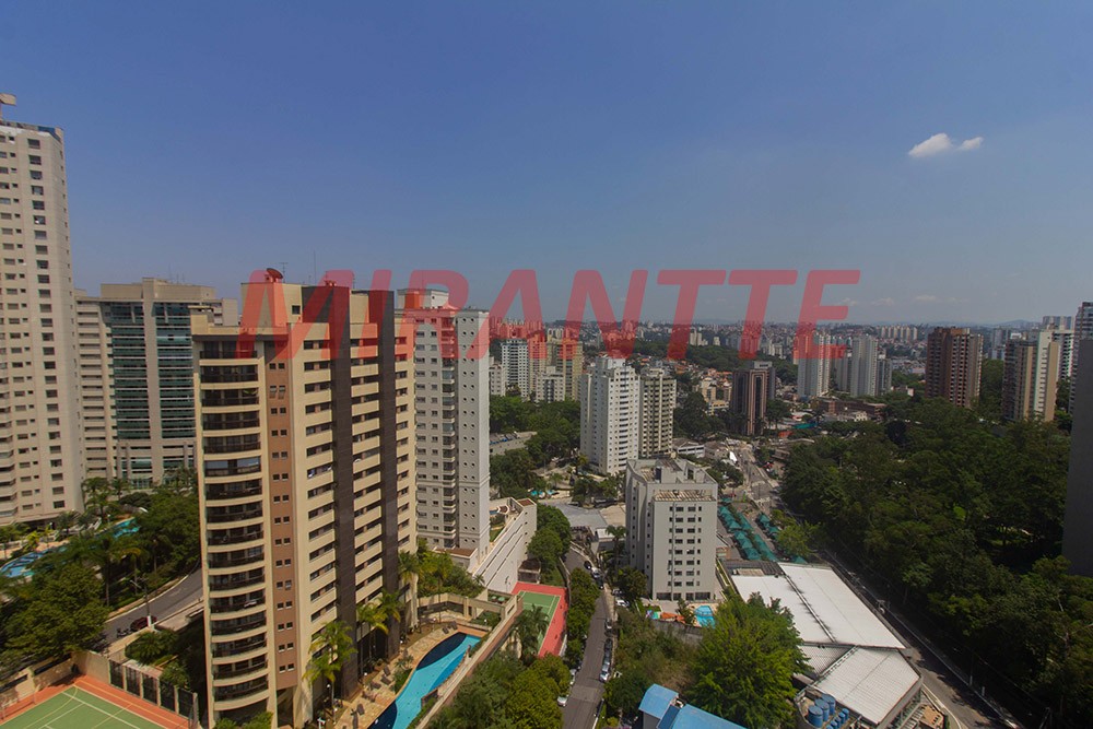Apartamento de 176m² com 4 quartos em Morumbi