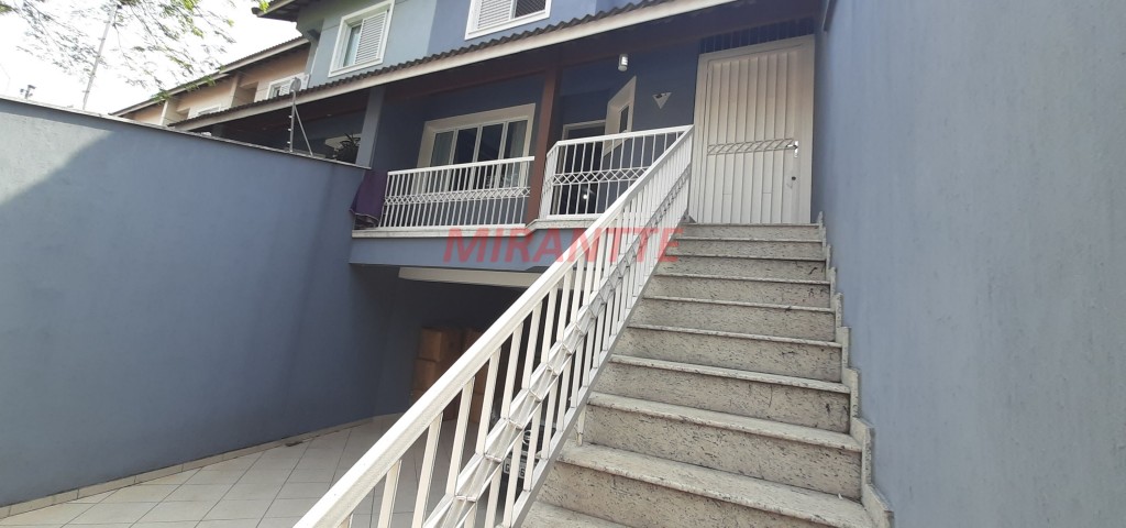Sobrado de 150m² com 3 quartos em Água Fria