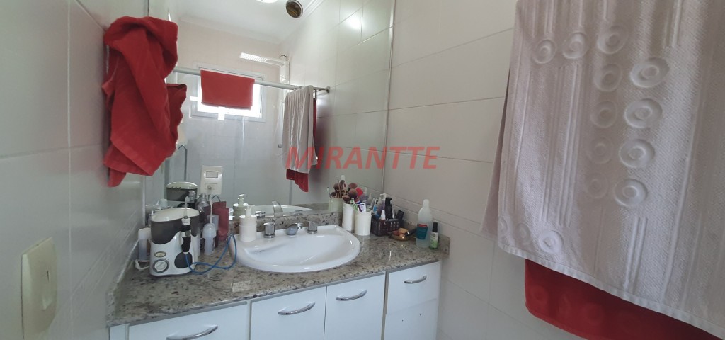 Sobrado de 150m² com 3 quartos em Água Fria
