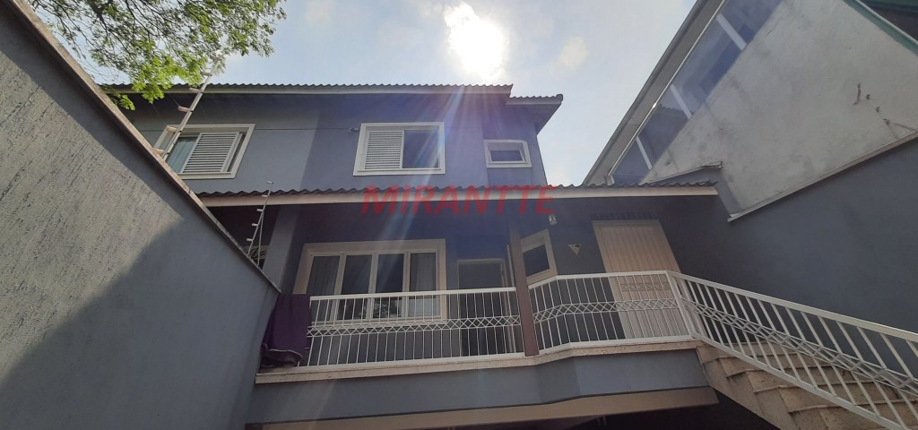Sobrado de 150m² com 3 quartos em Água Fria