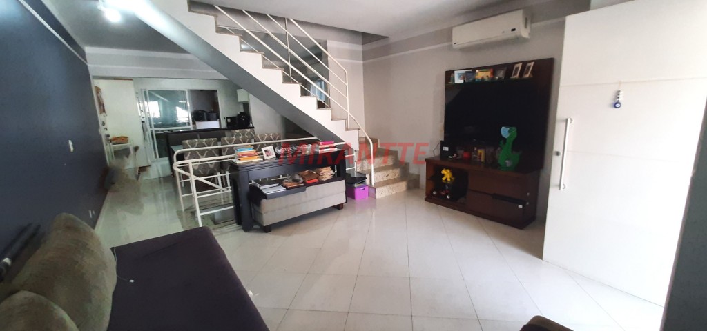 Sobrado de 150m² com 3 quartos em Água Fria