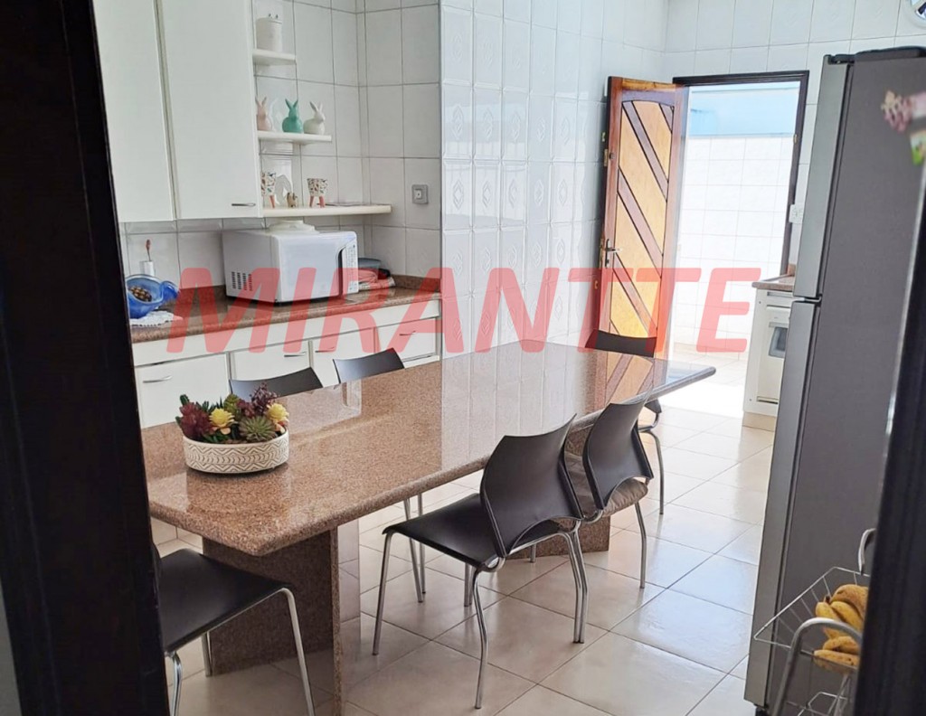 Sobrado de 193m² com 4 quartos em Jardim Guançã