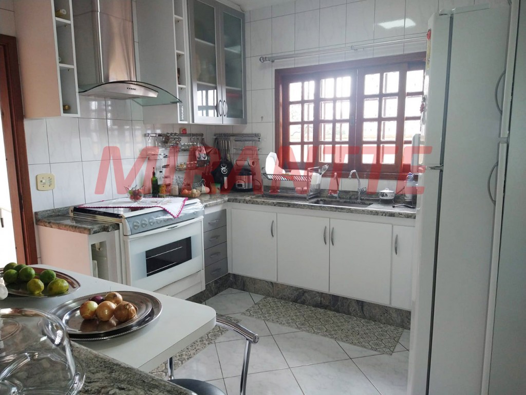 Sobrado de 250m² com 3 quartos em Jardim Santa Cecília