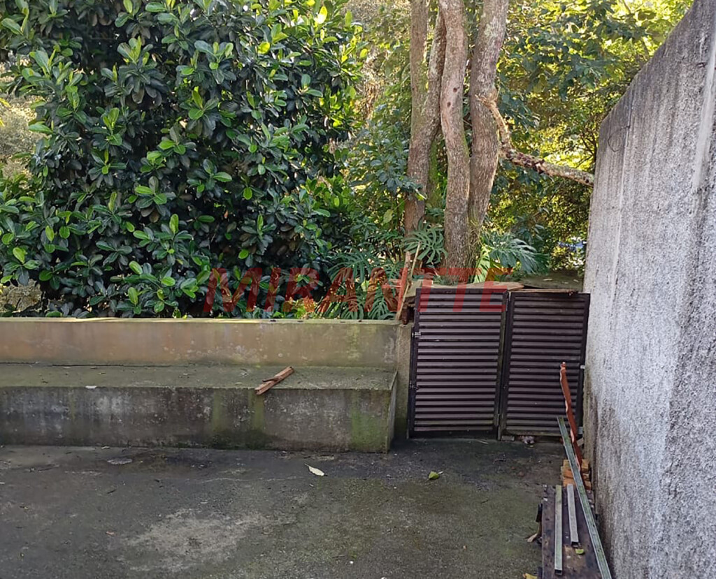 Sobrado de 350m² com 3 quartos em Jardim Samambaia