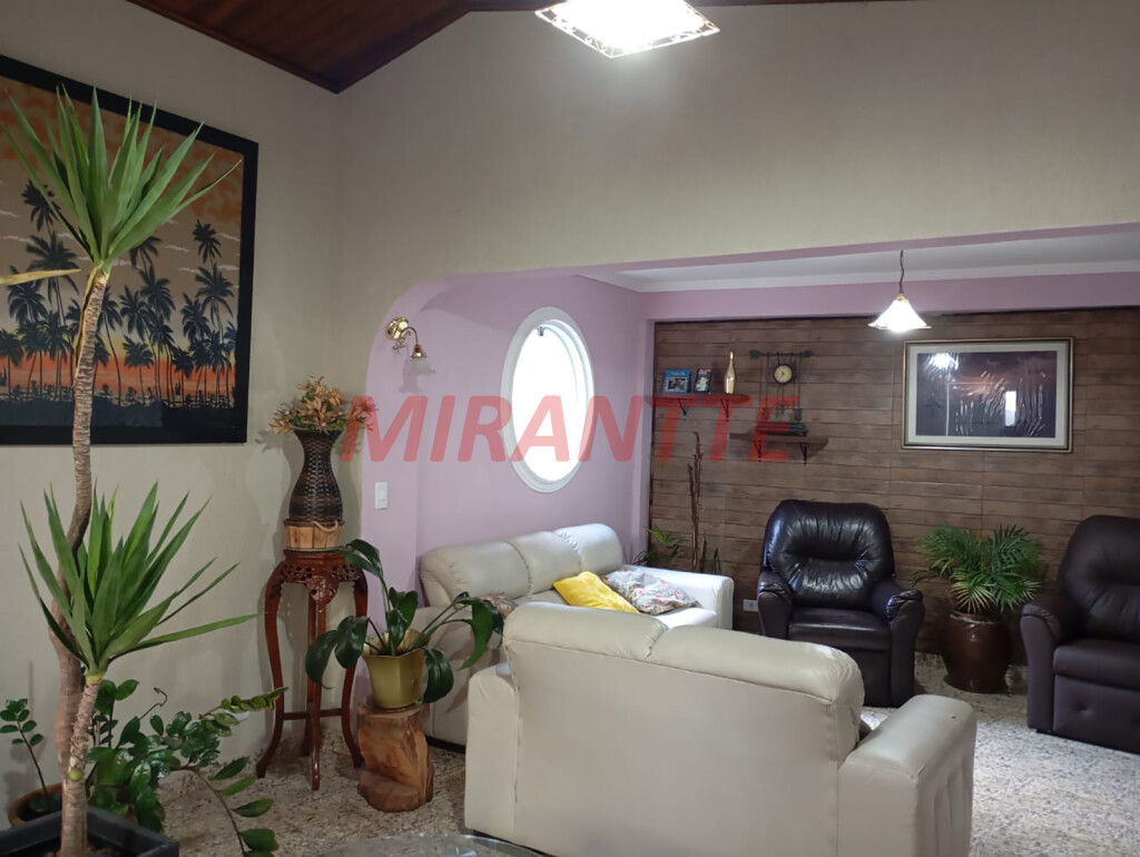 Sobrado de 350m² com 3 quartos em Jardim Samambaia