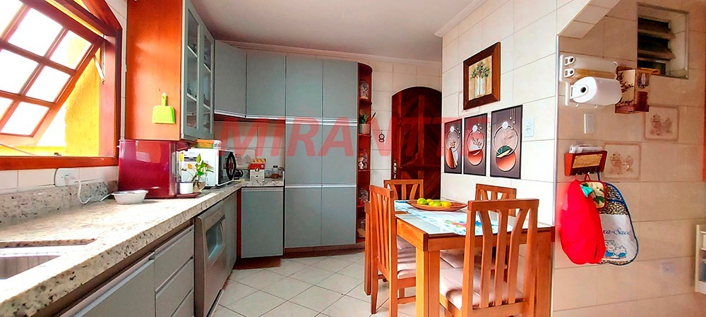 Sobrado de 138m² com 2 quartos em Água Fria