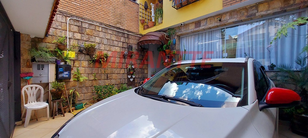 Sobrado de 138m² com 2 quartos em Água Fria