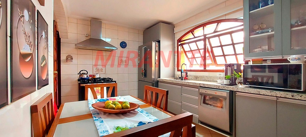 Sobrado de 138m² com 2 quartos em Água Fria