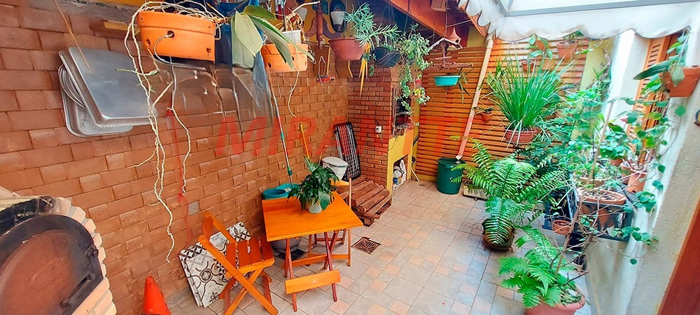 Sobrado de 138m² com 2 quartos em Água Fria