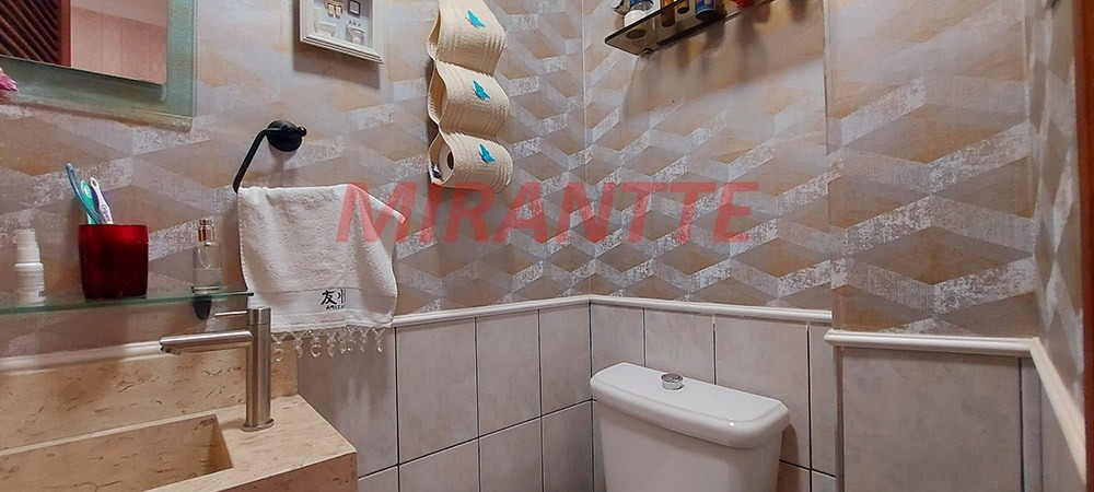 Sobrado de 138m² com 2 quartos em Água Fria