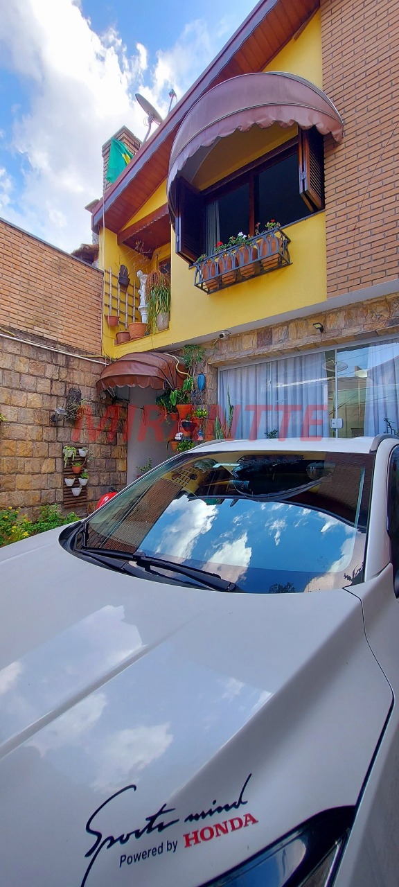 Sobrado de 138m² com 2 quartos em Água Fria