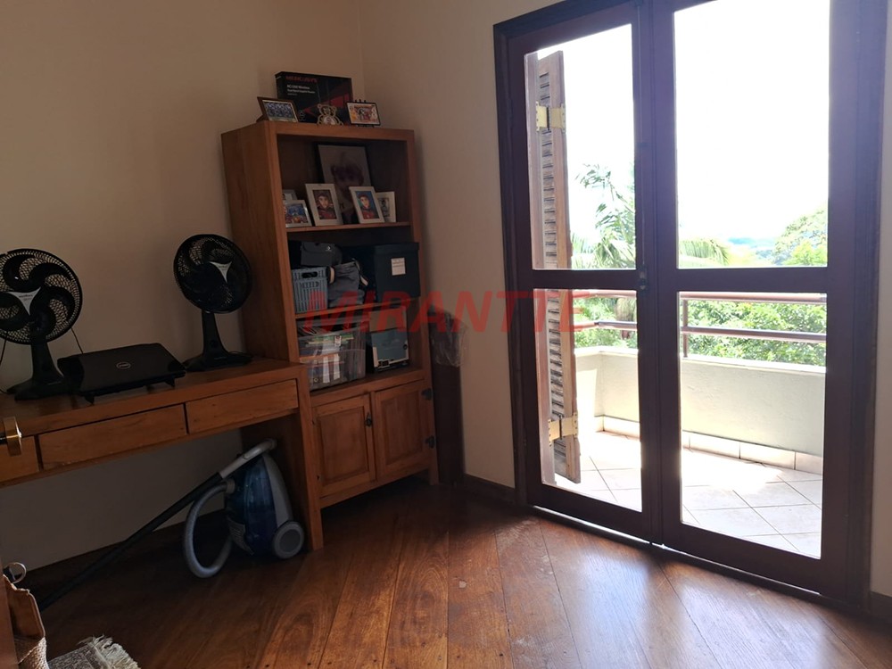 Sobrado de 360m² com 4 quartos em Serra da Cantareira