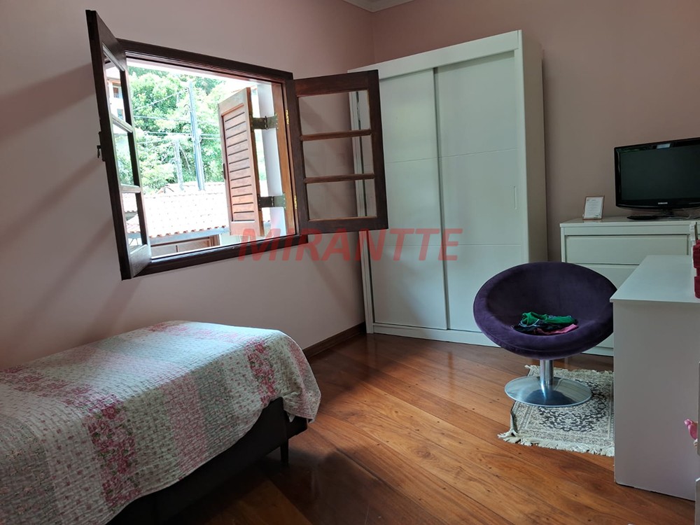 Sobrado de 360m² com 4 quartos em Serra da Cantareira