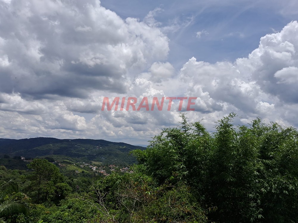 Sobrado de 360m² com 4 quartos em Serra da Cantareira