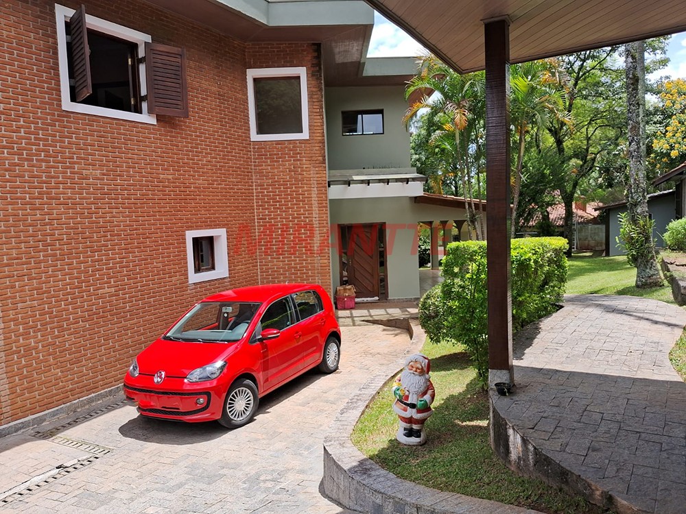 Sobrado de 360m² com 4 quartos em Serra da Cantareira