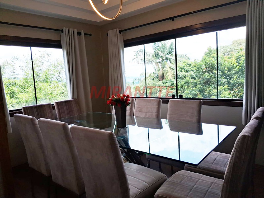 Sobrado de 360m² com 4 quartos em Serra da Cantareira