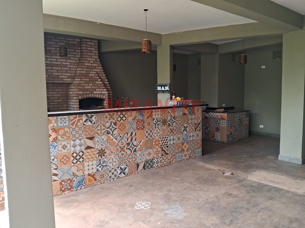 Sobrado de 360m² com 4 quartos em Serra da Cantareira