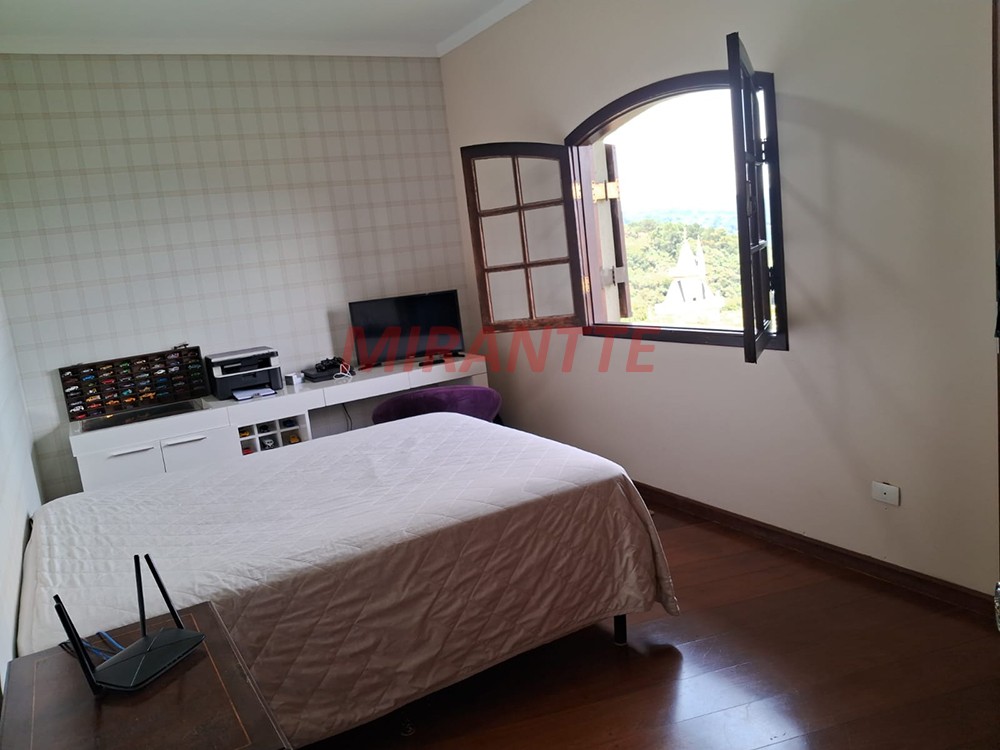 Sobrado de 360m² com 4 quartos em Serra da Cantareira