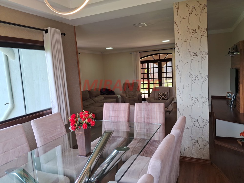 Sobrado de 360m² com 4 quartos em Serra da Cantareira