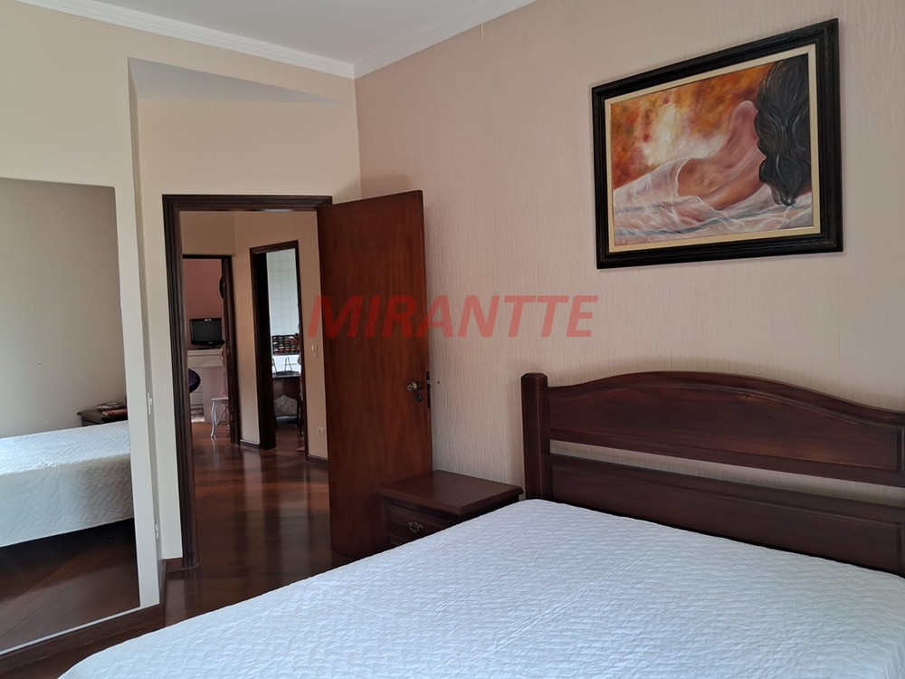 Sobrado de 360m² com 4 quartos em Serra da Cantareira