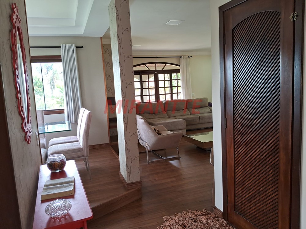 Sobrado de 360m² com 4 quartos em Serra da Cantareira