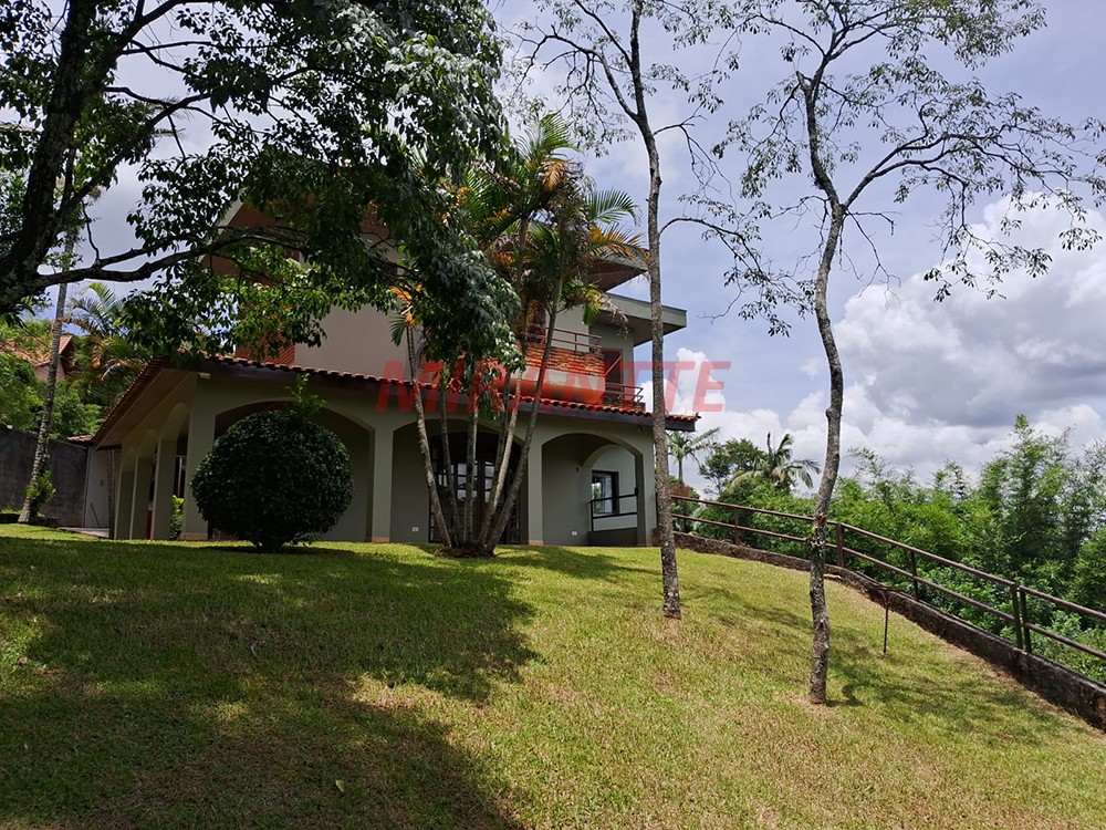 Sobrado de 360m² com 4 quartos em Serra da Cantareira