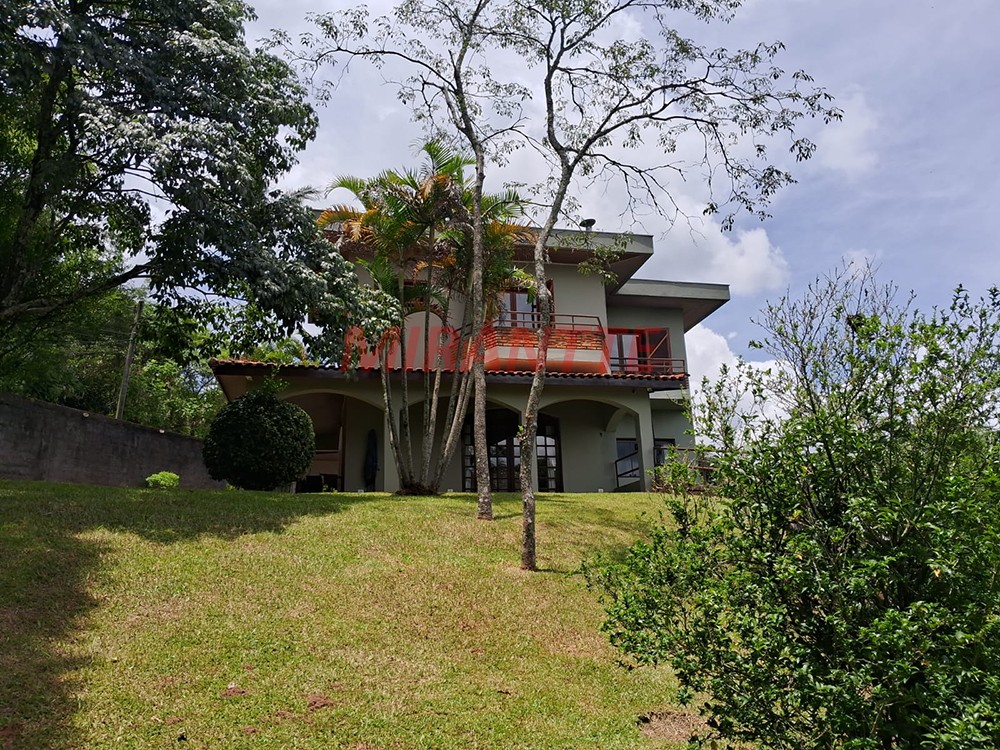 Sobrado de 360m² com 4 quartos em Serra da Cantareira