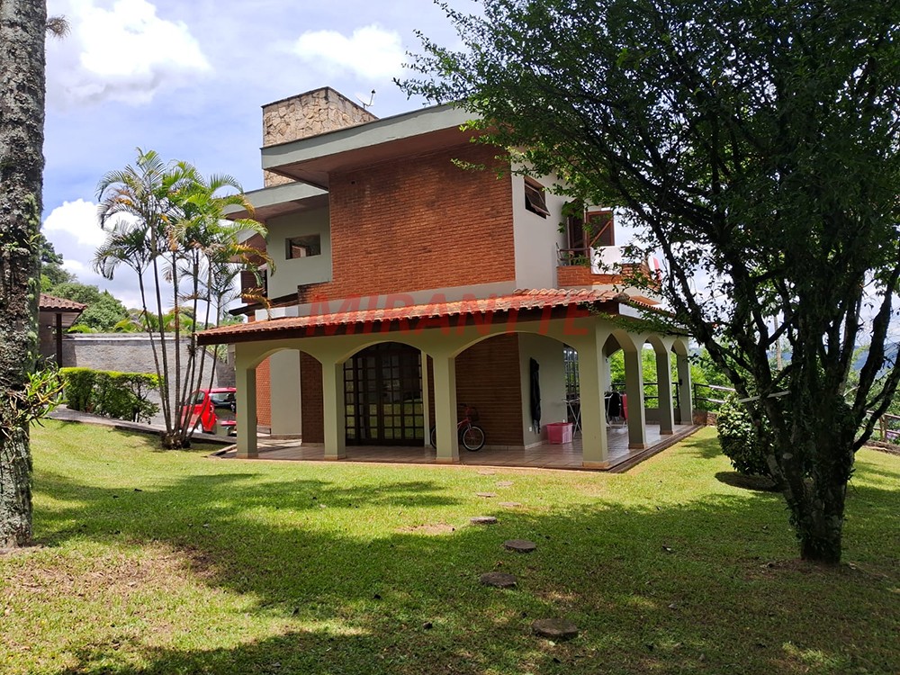 Sobrado de 360m² com 4 quartos em Serra da Cantareira