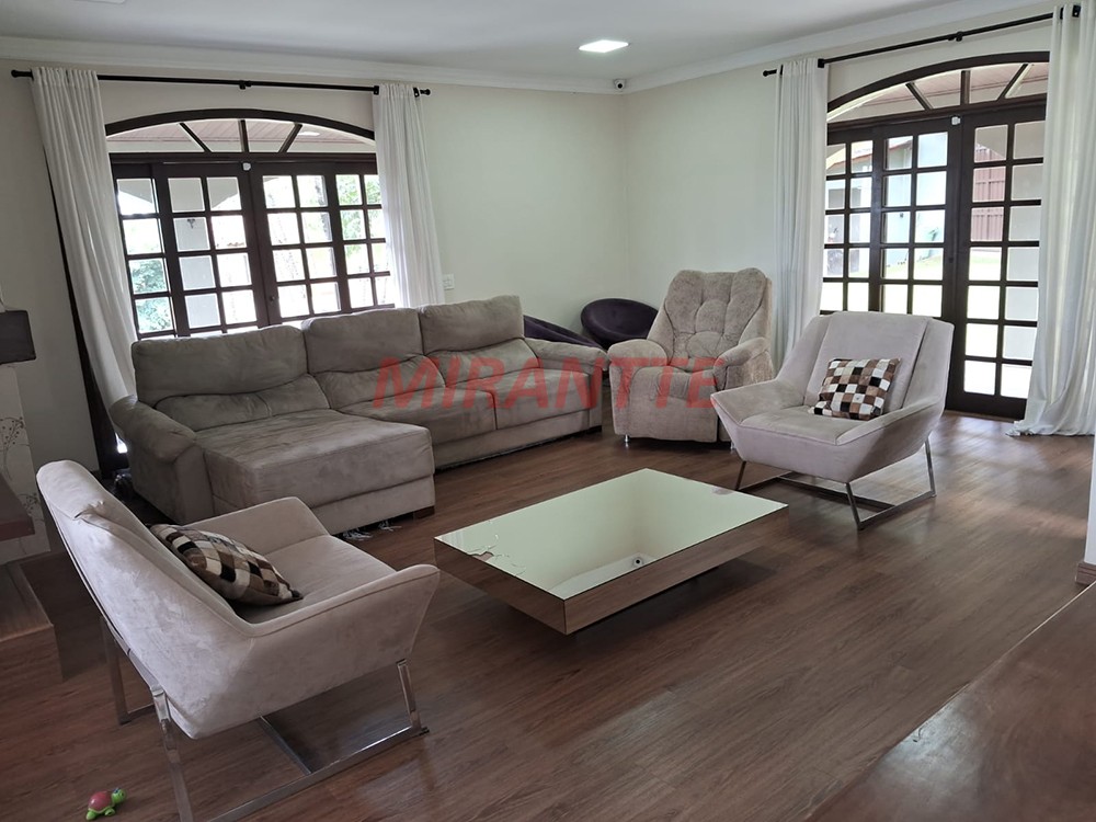 Sobrado de 360m² com 4 quartos em Serra da Cantareira