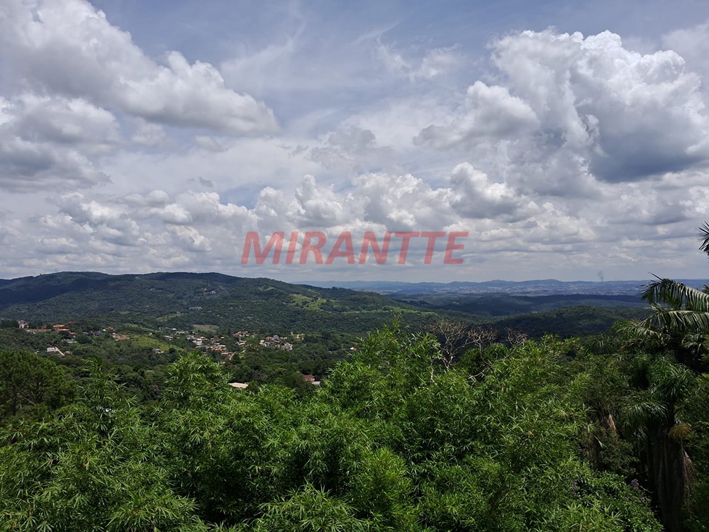 Sobrado de 360m² com 4 quartos em Serra da Cantareira